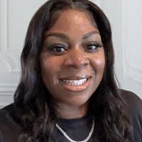 Suzanne Wallace's Instagram, Twitter & Facebook