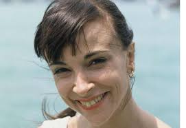 Les collègues de plus belle la vie d'éléonore sarrazin la soutiennent. Deces D Ariane Du Club Dorothee Ma Mere S Est Battue Comme Une Lionne Le Parisien