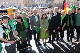 Saint patrick's day is both a religious holiday, celebrating a catholic saint and a popular secular holiday, a celebration of spring, music, beer, fun, comeraderie and ireland. 26 St Patricks Day Parade 2021 In Munchen Munich Findet Nicht Statt Grosste Europaische Feierlichkeiten Ausserhalb Irlands Festival Parade Entfallen Leider Stattdessen Parade At Home