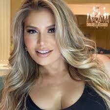 Lauren Ettinger's Instagram, Twitter & Facebook