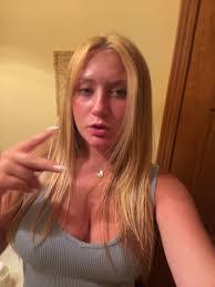 Ashley Mellinger's Instagram, Twitter & Facebook