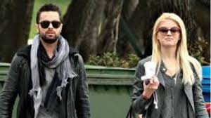 ↪ το δοκίμιο εξετάζει τη σχέση μεταξύ της οικονομικής ανάπτυξης και της πολιτισμικής άνθισης. Hlias Brettos Milaei Gia Th Sxesh Toy Me Thn Arabanh