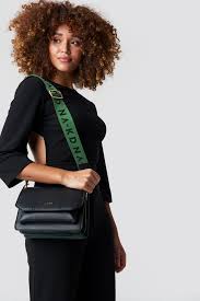 Free, climate compensated shipping and returns! Snake Detailed Crossover Bag Black Na Kd Com