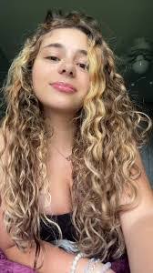 Alaina Carroll's Instagram, Twitter & Facebook