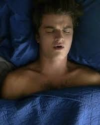 A FESTA DE ANIVERSÁRIO DE HENRY GAMBLE (EUA, 2015) 🎬 Drama americano  escrito e dirigido por Stephen Cone. Conta a história de um rapaz chamado  Henry, que está comemorando seu aniversário de