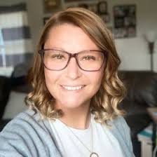 Ashley Earlywine's Instagram, Twitter & Facebook