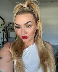 Kendall Watts's Instagram, Twitter & Facebook