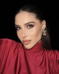 Andrea Valero's Instagram, Twitter & Facebook