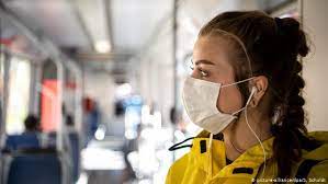 Seit gut einem jahr tragen menschen in deutschland in vielen alltagssituationen mundschutz. Maskenpflicht Fur Alle In Ganz Deutschland Aktuell Deutschland Dw 22 04 2020
