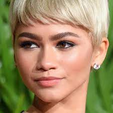 Nutzen sie die gelegenheit, um den richtigen schnitt zu wählen, den sie aus den besten trendfrisuren für männer 2021 wählen können. Frisuren Trends 2021 Die Trendfrisuren Des Jahres Cosmopolitan