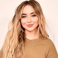 this is sabrina carpenter s natural hair color and it is gorgeous sabrina carpenter sabrina natural hair styles