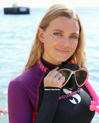 𝘋𝘪𝘷𝘦 𝘸𝘪𝘵𝘩 𝘓𝘢𝘶𝘳𝘢 🧜🏼‍♀️ THE OG ༄