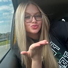 Mindy Ramos's Instagram, Twitter & Facebook