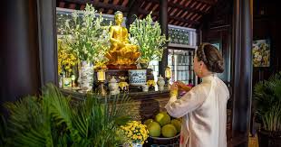 Nhà không có bàn thờ Phật, muốn lạy ...