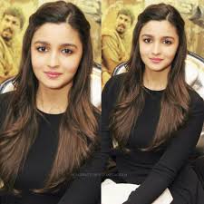 Pin By Muskan Yadav On Haistyles Alia Bhatt Hairstyles Indian Hairstyles College Hairstyles The daughter of filmmaker mahesh bhatt and actress soni razdan, she made her acting debut with karan.