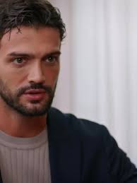 Tarik Quien Es La Mujer Que Tiene Encerrada