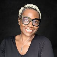 Lynn Privett's Instagram, Twitter & Facebook