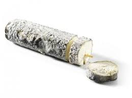 Le Sainte Maure Apres Avoir Ete Egoutte Et Sale Il Est Affine Dans Une Piece Fraiche Et Humide Pendant 2 Semaines Cela Fromages De France Fromage Cremerie