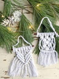 Curtain or room divider, hanging chair, wall shelf, even a beautiful wedding decor. 33 Beginner Diy Macrame Craft Project Ideas That Are Easy And Fun