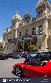 Počas trvania akcie, ktorá prebieha počas celého dňa v stredu 19. Teure Autos Ausserhalb Der Casino Von Monte Carlo In Monaco Stockfotografie Alamy