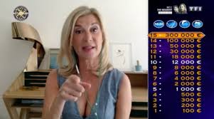 Runtime 1 h 42 min. Qui Veut Gagner Des Millions Michele Laroque S Affiche Avec Un Decollete Tres Plongeant
