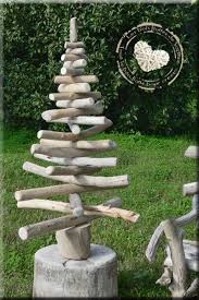 Et voilà, quelques idées de sapin de noël en bois flotté qui créeront votre ambiance festive grâce à vos mains habiles, à votre imagination et à nos conseils. Sapins En Bois Flotte Pour Un Noel Creatif Et Ecologique