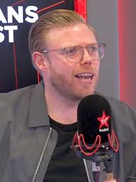 Rob Beckett... Has hooves?! 🤣 🦒 Watch the full interview