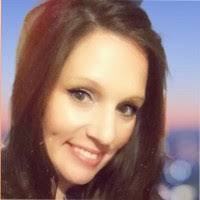 Sarah Leer's Instagram, Twitter & Facebook