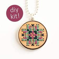 Cruz Puntada Collar Diy Bordados Colgante Por Redgatestitchery Diy Jewelry Kit Cross Stitch Necklace Jewelry Kits