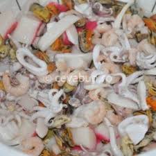 Se pregătește sosul rumenind la foc mare cubulețele de guanciale; Pin On Mancare