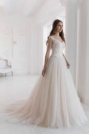 Das hochzeitskleid macht aus einer frau eine braut. Dorothy Brautkleid Farbe In Yvory Und Leichtem Puder Silhouette A Linie Prinzessin Au Hochzeitskleid Hochzeitskleider Vintage Hochzeitskleid Eng
