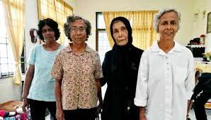 Siti kasim dan anak guamnya anis nur mahu ketua polis negara memberikan nama polis yang terlibat dalam apa yang didakwa sebagai penangkapan salah terhadap mereka pada 2018. Siti Kassim Anak Kassim Ahmad