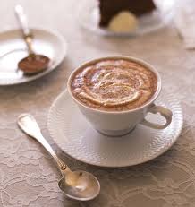 Le Chocolat Chaud A L Ancienne Est Enrichie Avec De La Creme Fraiche Une Recette Douceur Pour Aff Recette Chocolat Chaud Recettes De Boissons Recette Chocolat
