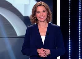 Face à nikos aliagas, laetitia hallyday a fait des confidences touchantes sur son rôle de mère et a fondu en larmes en visionnant des images où elle tient pour la première fois dans ses bras sa fille jade. Nikos Aliagas Et Sandrine Quetier Largement En Tete Sur Tf1 Avec 50 Min Inside Toutelatele