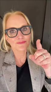 Mel Robbins' 'Let Them Theory' Inspires Global Conversations