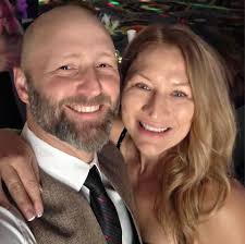 What kind of paw print is 8" long?