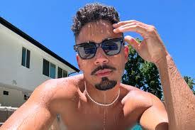 Michael Behling's Instagram, Twitter & Facebook