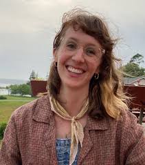 Sarah Risley's Instagram, Twitter & Facebook