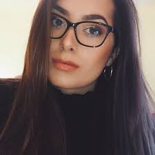 Sarah Quarternik (@SarahxxMae)