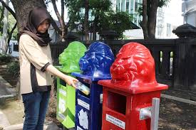 Kemudian, saya berjalan lurus, belok kiri dan. Malang Merdeka Com Simbol Kepala Singa Arema Digunakan Bak Sampah Oleh Dkp
