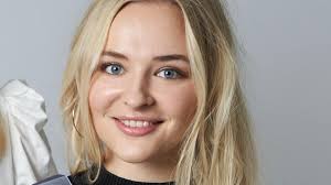 Diana Herd's Instagram, Twitter & Facebook