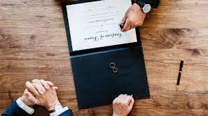 On average, an arizona divorce costs about $20,000.the average cost of divorce in arizona without a lawyer is $577.the average cost of divorce in arizona with a lawyer is $20,000.however, the average cost of divorce in arizona can range from $15,000 to $100,000 per side when including expert witness fees. Divorce In Arizona Cost Laws Forms Process File