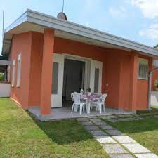 Die wohnung befindet sich im ersten stock eines gebäudes, umgeben von einem kleinen pinienwald und nur wenige hundert meter von der hauptpromenade und dem meer entfernt. Ideal Fur Den Familienurlaub Ein Ferienhaus In Bibione Fewo Direkt