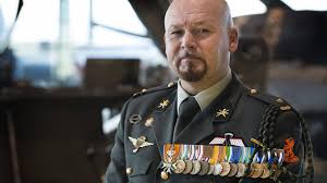 Militairen krijgen een medaille als ze op een buitenlandse missie zijn geweest die 30 dagen of langer duurde. Minister Na Schorsing Kroon Je Moet Als Militair Van Onbesproken Gedrag Zijn Nos