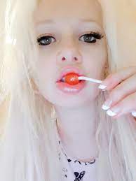 Site pour adulte comportant de la nudité. D O L L On Twitter Candy Doll Blonde Lips Manicure Lollypop Makeup Doll Pink Onlyfansgirl