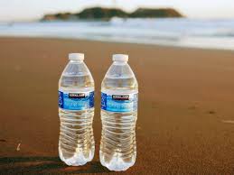 コストコの水は スプリングウォーター を選ぶべし そのワケは macaroni コストコ カークランド コストコ 倉庫