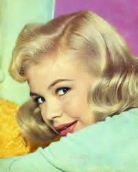 Hope everyone is having a good weekend so far, here's Sandy Smile for your  Saturday! 💛 . . . . . . #sandradee #1950s #50s #1960s #60s #1950sstyle  #1960sstyle #moviestar #oldhollywood #classichollywood #