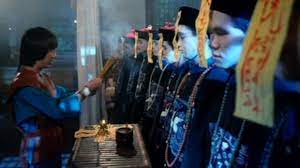 Vampir ini bisa disebut seperti zombie, bukan zombie seperti di film walking dead tapi lebih ke voodoo biasanya si mayat akan mengincar esensi kehidupan (chi) atau darah dari makhluk hidup lain. Jiangshi Vampir China Yang Melompat Di Penjuru Asia