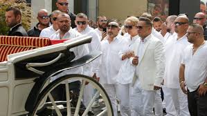 Check spelling or type a new query. Ll Junior Kisfia Sirja Mindenkit Megdobbentett Hogy Nez Ki Ll Junior Kisfianak Sirja Junior Magahoz Vette Nagyobbik Gyermeket Lacikat A Kisebbik Fiu David Halalos Balesete Utan Kurs See
