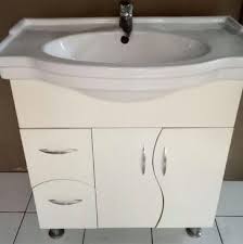 Beli wastafel american standard mizu 60 cm vanitory dengan harga rp 1485900,00 dari kamar mandiku.com di jakarta timur , dki jakarta beli wastafel hanya di indotrading.com jual beli online dan direktori supplier b2b indotrading Harga Wastafel Kamar Mandi Model Rumah Minimalis 2020